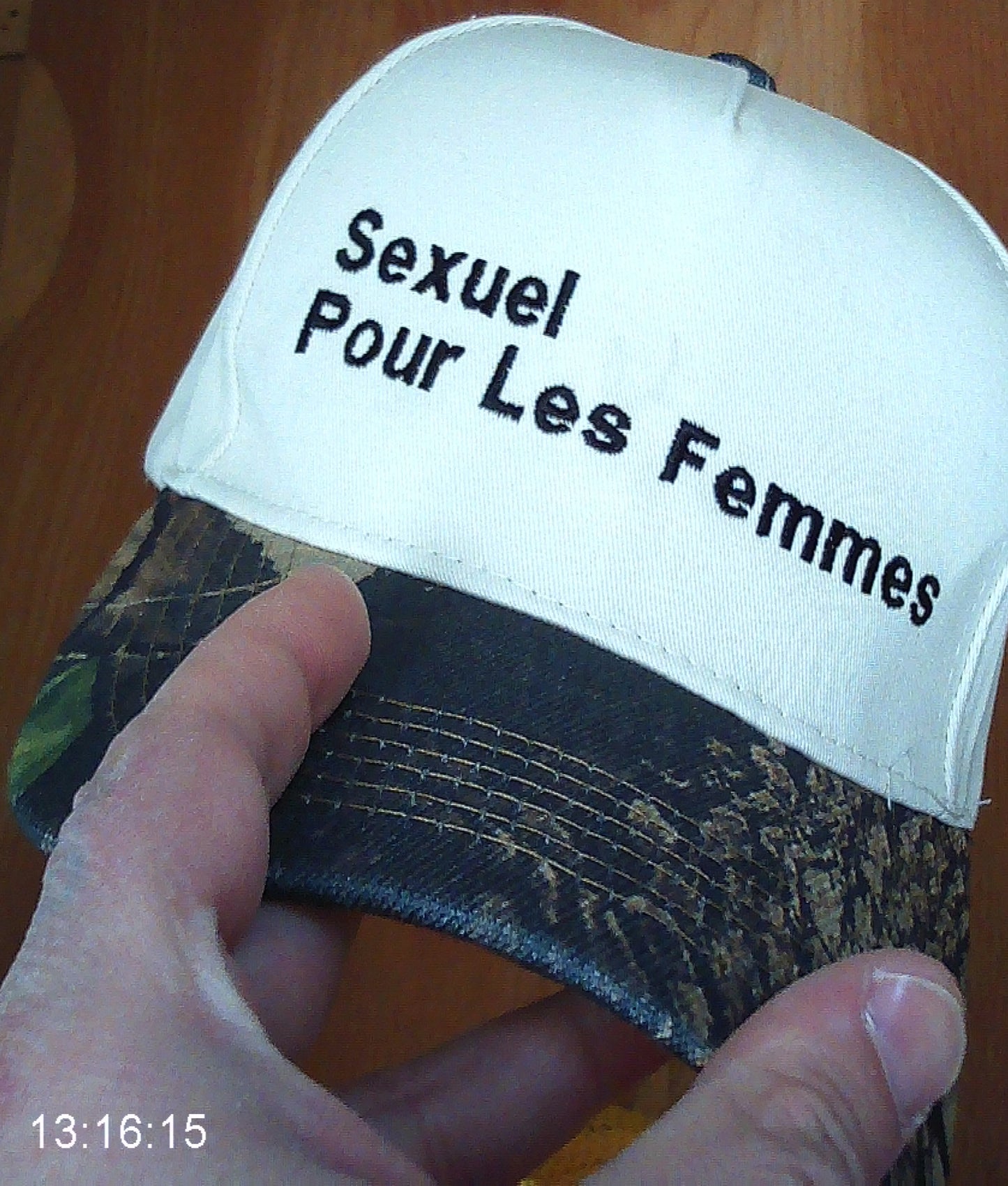 Sexuel Pour Les Femmes/ 2-Line Title Logo/ Camouflage Bill Kodiak/ 6P Hat/ WHITE